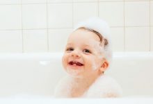 تصویر از نکاتی در مورد حمام کردن کودک نوپا